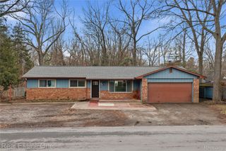 2276 Lakewood Way, Hamburg Township, MI 48169