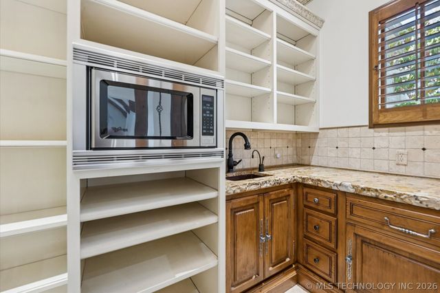 603 Fairway Drive, Broken Arrow, OK 74011