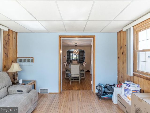 160 W ESSEX AVE, Lansdowne, PA 19050