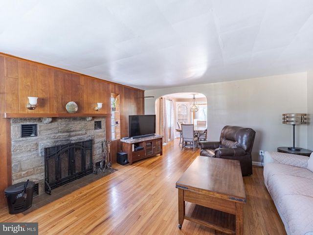 160 W ESSEX AVE, Lansdowne, PA 19050