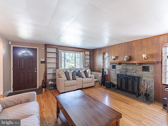 160 W ESSEX AVE, Lansdowne, PA 19050