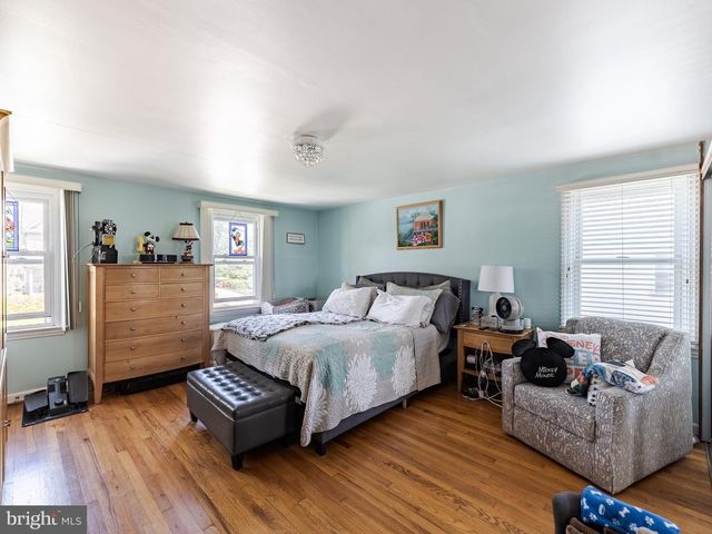 160 W ESSEX AVE, Lansdowne, PA 19050