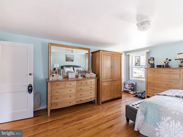 160 W ESSEX AVE, Lansdowne, PA 19050