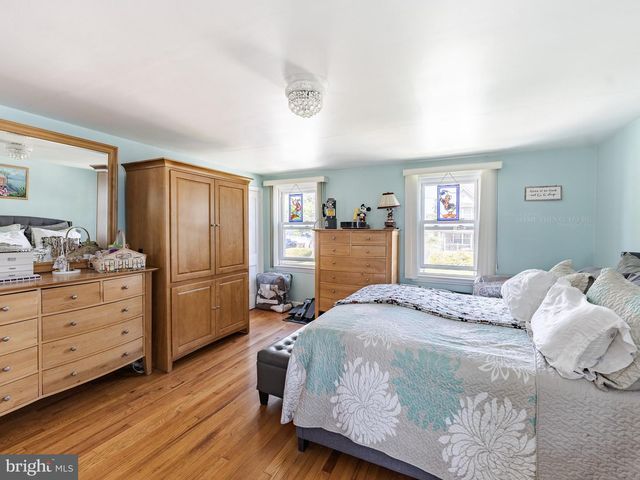 160 W ESSEX AVE, Lansdowne, PA 19050