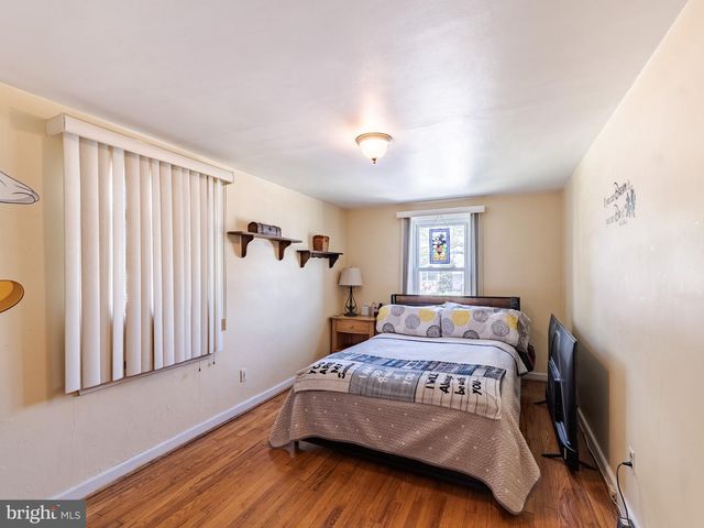 160 W ESSEX AVE, Lansdowne, PA 19050