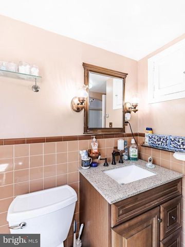 160 W ESSEX AVE, Lansdowne, PA 19050