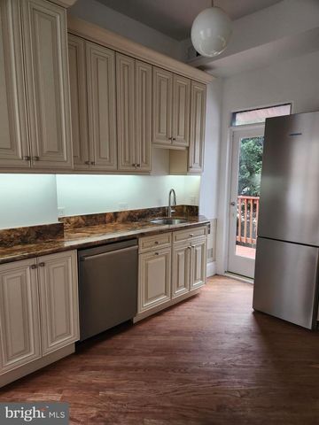 323 2ND ST SE, Washington, DC 20003