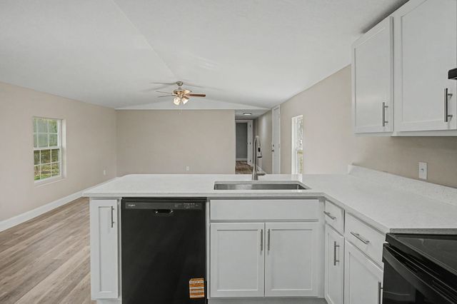 512 W Bach Drive, Defuniak Springs, FL 32433