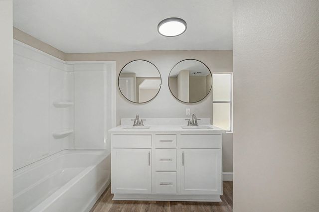 512 W Bach Drive, Defuniak Springs, FL 32433