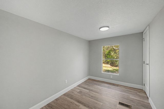 512 W Bach Drive, Defuniak Springs, FL 32433