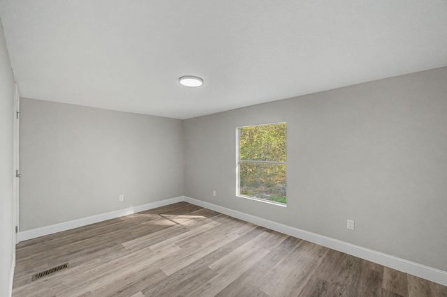 512 W Bach Drive, Defuniak Springs, FL 32433