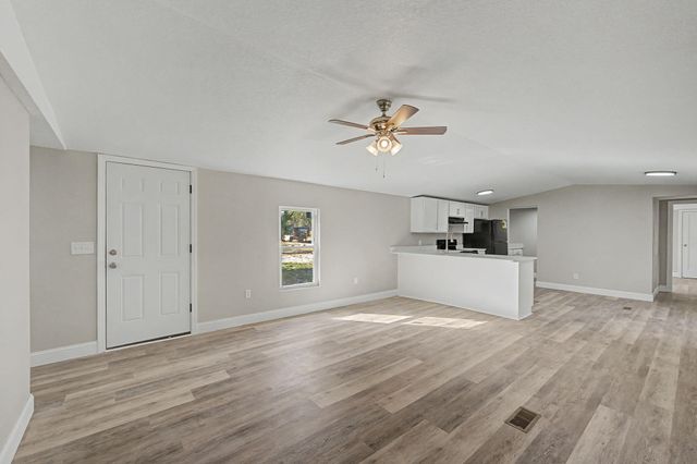 512 W Bach Drive, Defuniak Springs, FL 32433