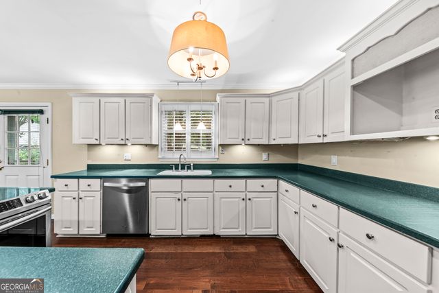 221 Commodore Dr NW, Milledgeville, GA 31061