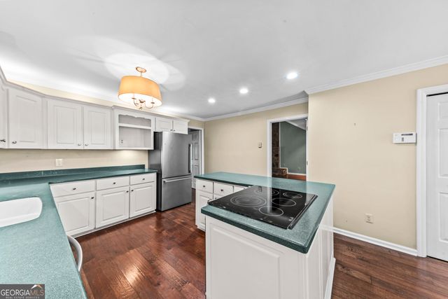221 Commodore Dr NW, Milledgeville, GA 31061