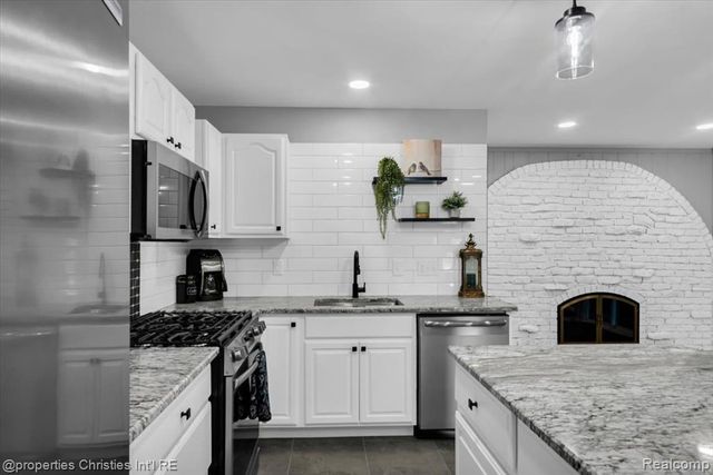 18035 Fairwood Drive, Clinton Township, MI 48035