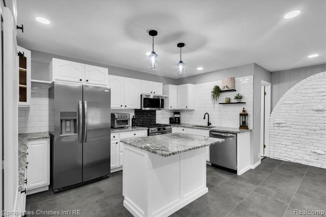 18035 Fairwood Drive, Clinton Township, MI 48035