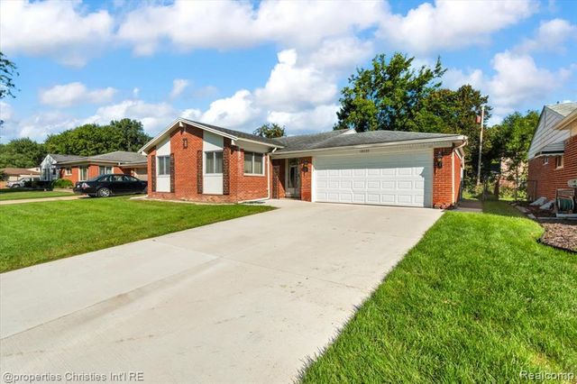 18035 Fairwood Drive, Clinton Township, MI 48035