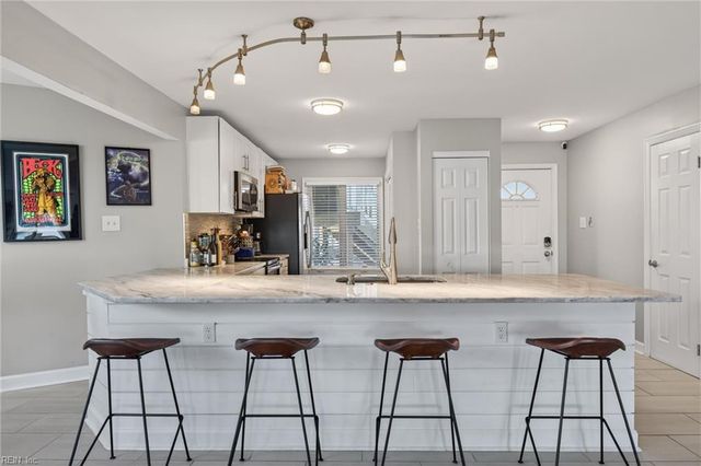 100 Pinewood Rd Apt 212, Virginia Beach, VA 23451