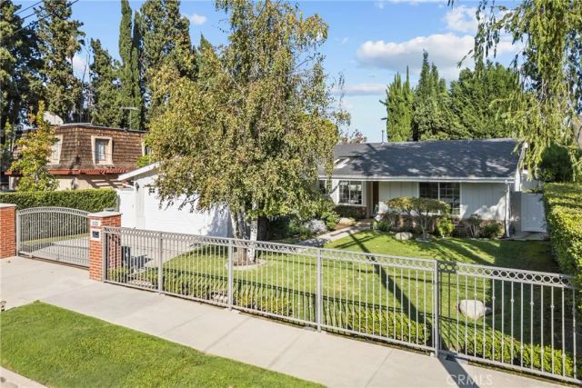 5522 Murietta Avenue, Sherman Oaks, CA 91401