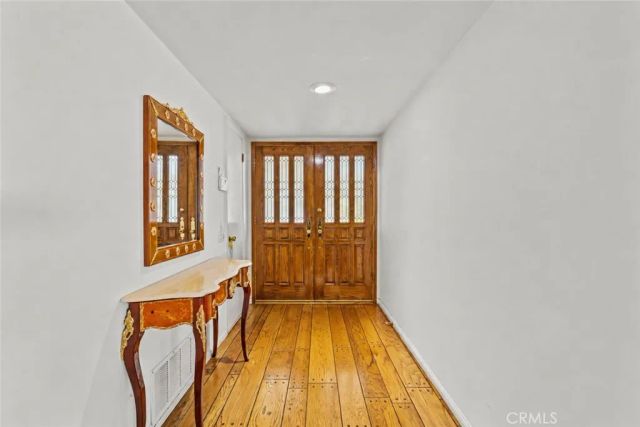 5522 Murietta Avenue, Sherman Oaks, CA 91401