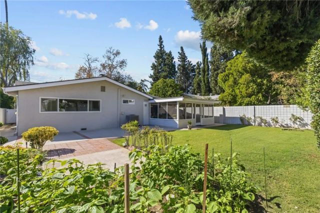 5522 Murietta Avenue, Sherman Oaks, CA 91401
