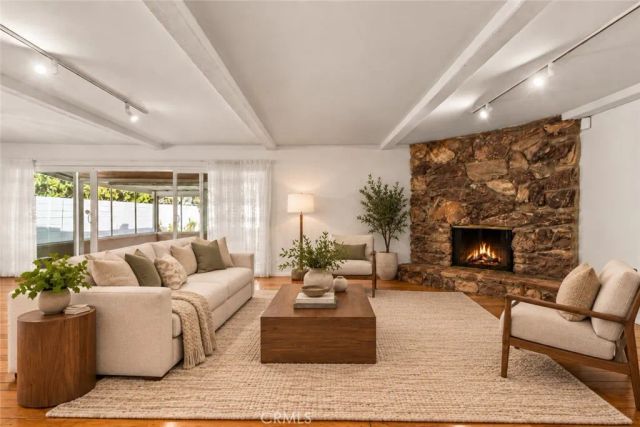 5522 Murietta Avenue, Sherman Oaks, CA 91401