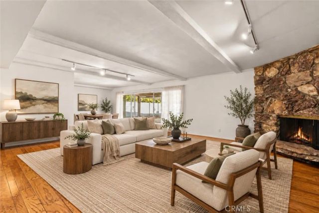 5522 Murietta Avenue, Sherman Oaks, CA 91401