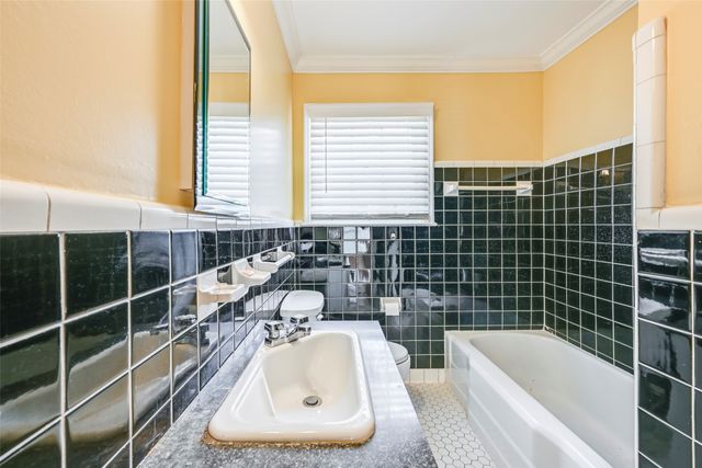 2819 Maple Springs Boulevard, Dallas, TX 75235