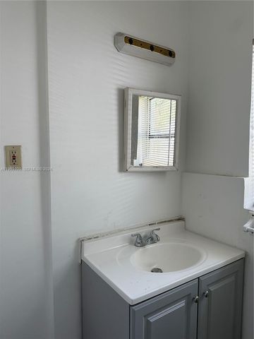 4548 SW 33rd Ave EFFICENCY, Dania Beach, FL 33312