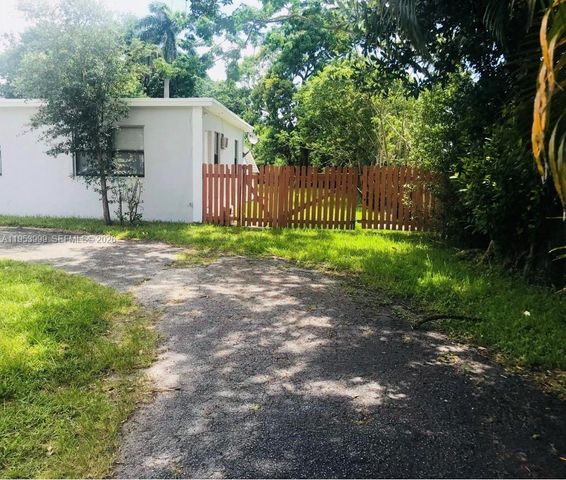 4548 SW 33rd Ave EFFICENCY, Dania Beach, FL 33312