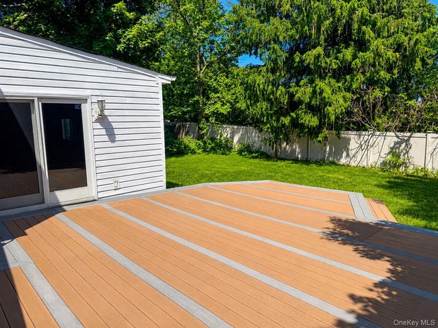 23 Ginny Lane, Bethpage, NY 11714