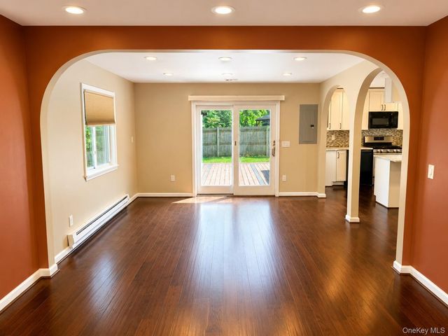 23 Ginny Lane, Bethpage, NY 11714