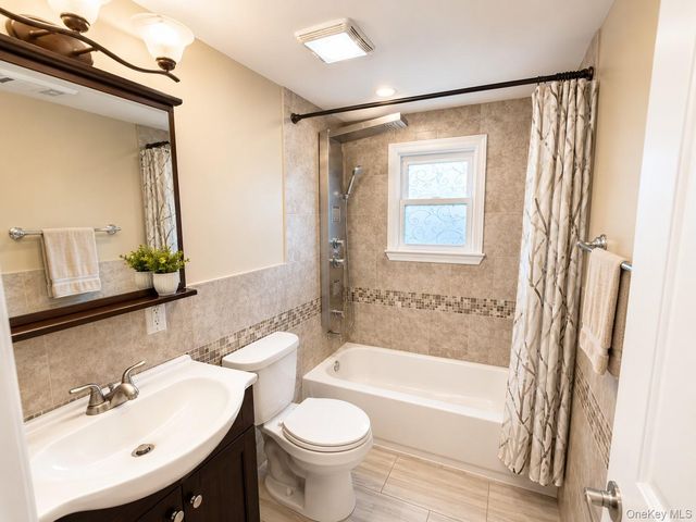 23 Ginny Lane, Bethpage, NY 11714
