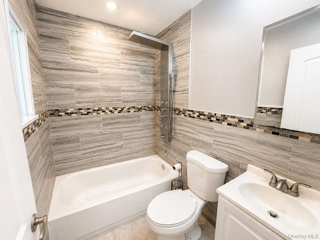 23 Ginny Lane, Bethpage, NY 11714