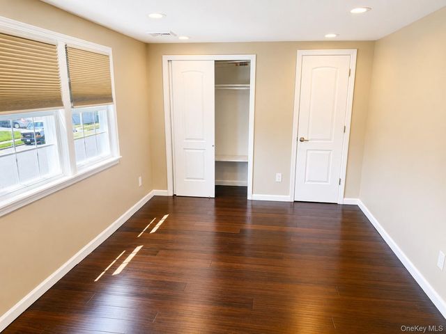 23 Ginny Lane, Bethpage, NY 11714