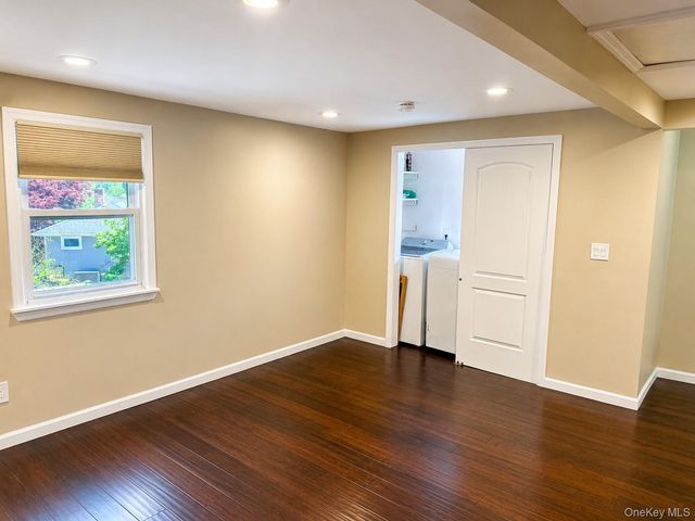 23 Ginny Lane, Bethpage, NY 11714