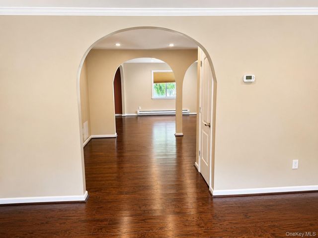 23 Ginny Lane, Bethpage, NY 11714