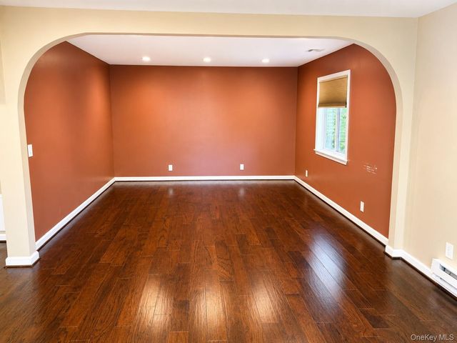 23 Ginny Lane, Bethpage, NY 11714