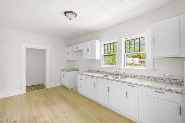1390 Curtis Street, Akron, OH 44301