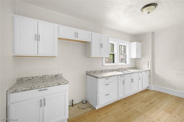 1390 Curtis Street, Akron, OH 44301