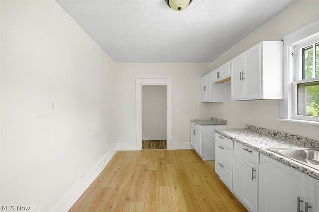 1390 Curtis Street, Akron, OH 44301