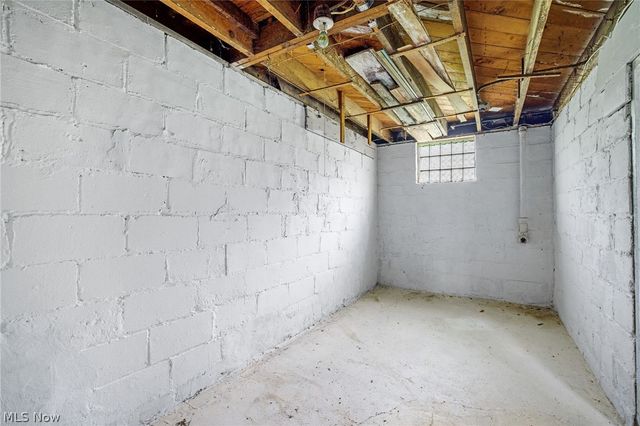 1390 Curtis Street, Akron, OH 44301