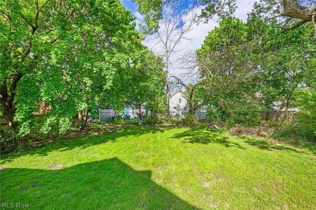 1390 Curtis Street, Akron, OH 44301