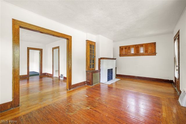 1390 Curtis Street, Akron, OH 44301