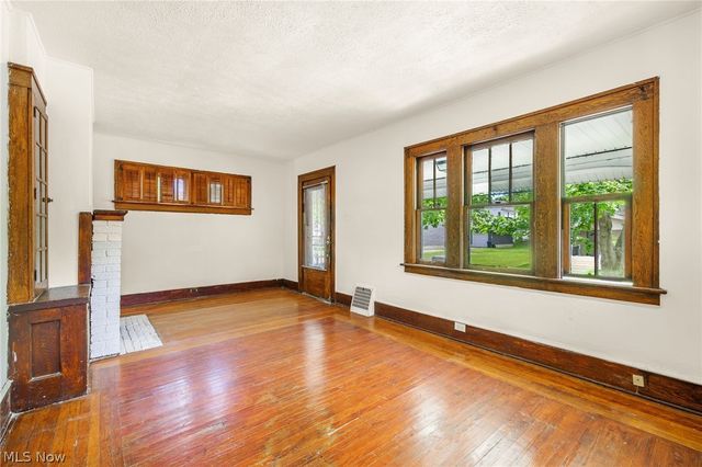 1390 Curtis Street, Akron, OH 44301