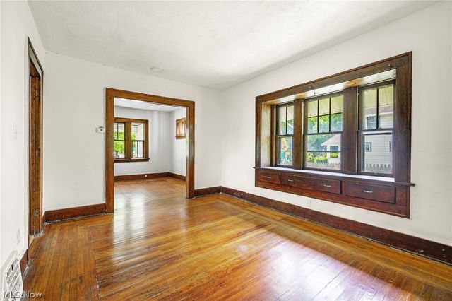 1390 Curtis Street, Akron, OH 44301