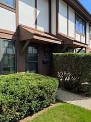1803 Henley Street B, Glenview, IL 60025
