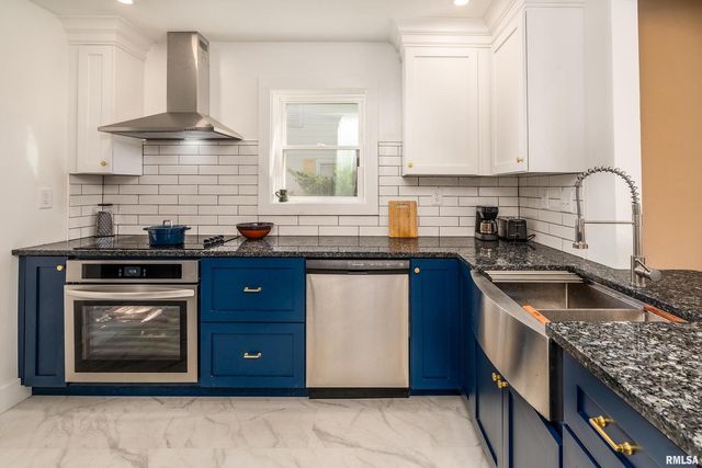 711 W ELM Street, Carbondale, IL 62901