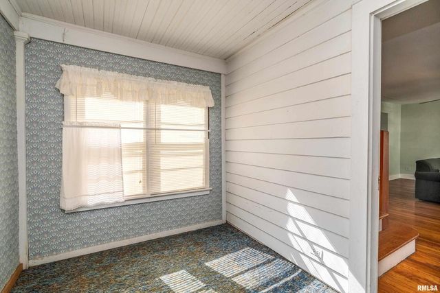 711 W ELM Street, Carbondale, IL 62901