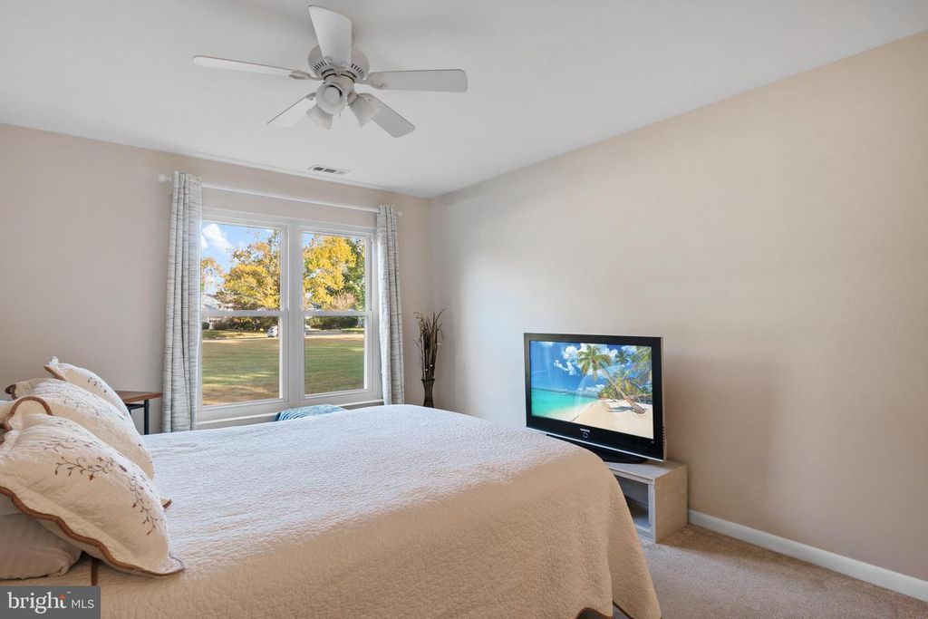 Image 14 of property listing at 18260 ROLLING MEADOW WAY #24, Olney, MD 20832